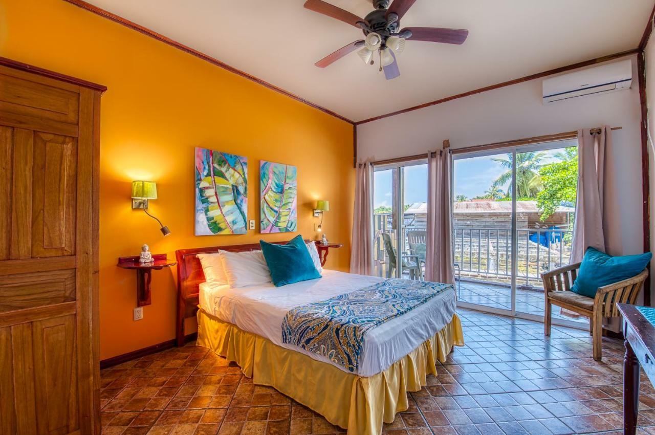 Los Balcones Over The Sea Hotel Bocas del Toro Exterior photo