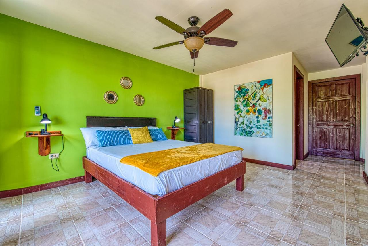 Los Balcones Over The Sea Hotel Bocas del Toro Exterior photo
